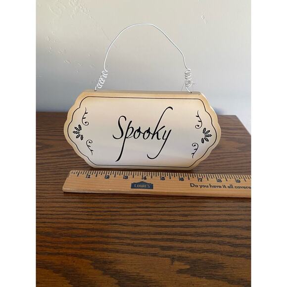 Halloween "Spooky" Sign Decoration - Picture 2 of 6